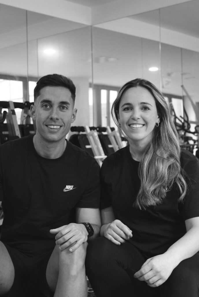 Foto de equipo o pareja de fisioterapeutas
